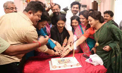 Gourab Roy Chowdhury, Shruti Das and others enjoy a celebratory mood