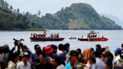 At least 17 dead as boat carrying Rohingyas sinks in Bay of Bengal
