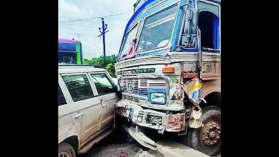 Biker killed, five injured as truck hits 13 vehicles on Katraj-Kondhwa bypass