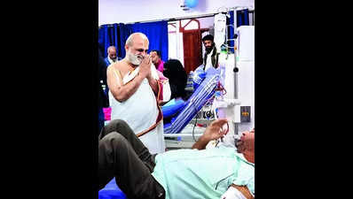 Chilkur priest visits dialysis unit at Langer Houz mosque