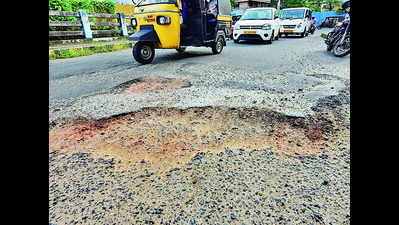 Finally, local body begins measures to fill potholes on city roads