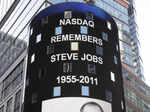 Fans pay tribute to Steve Jobs