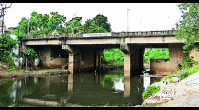 Historical Kalaghoda bridge to be widened at 25 crore