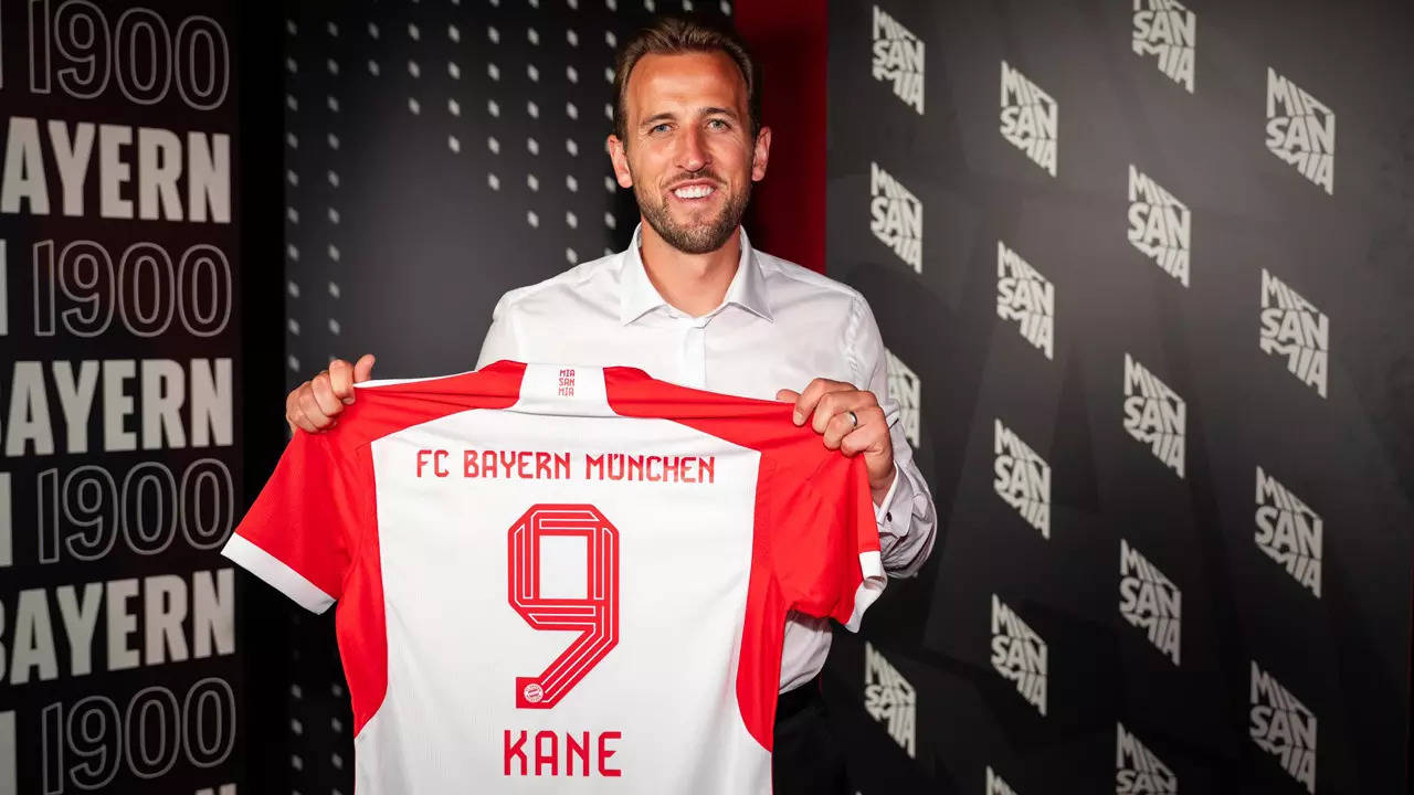 Record-breaking Harry Kane helps fire Bayern Munich to top of