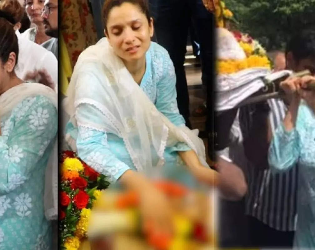 
Ankita Lokhande cries inconsolably, shoulders her father's bier with husband during funeral
