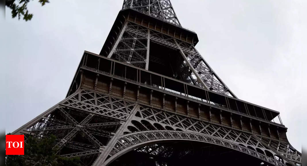 France probes false bomb threats at Eiffel Tower