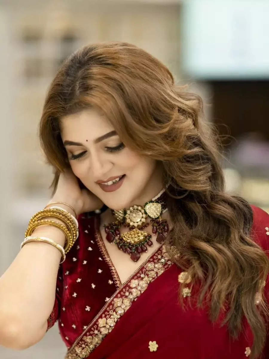 Best Saree Looks Of Bengali Actress Srabanti Chatterjee | Times Of India