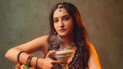 Santvani Trivedi slays in Gujarati desi attire, see pic! | Gujarati