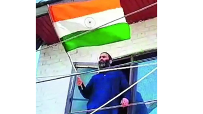 Hizbul terrorist’s brother waves tricolour in Sopore