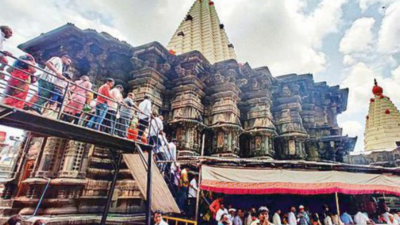 Long weekend travellers crowd tourist spots in Maharashtra