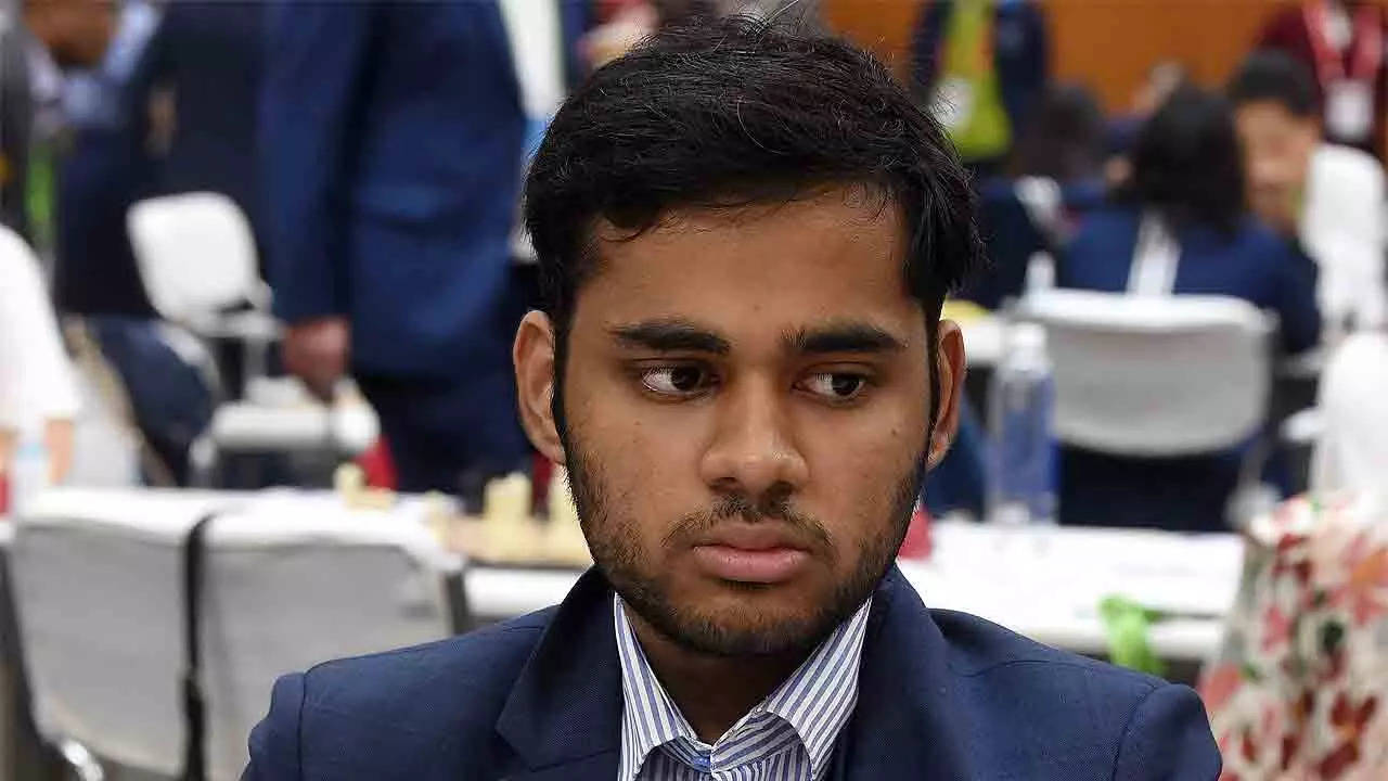 Gukesh sacrifices his queen against Magnus Carlsen in Round 4 of