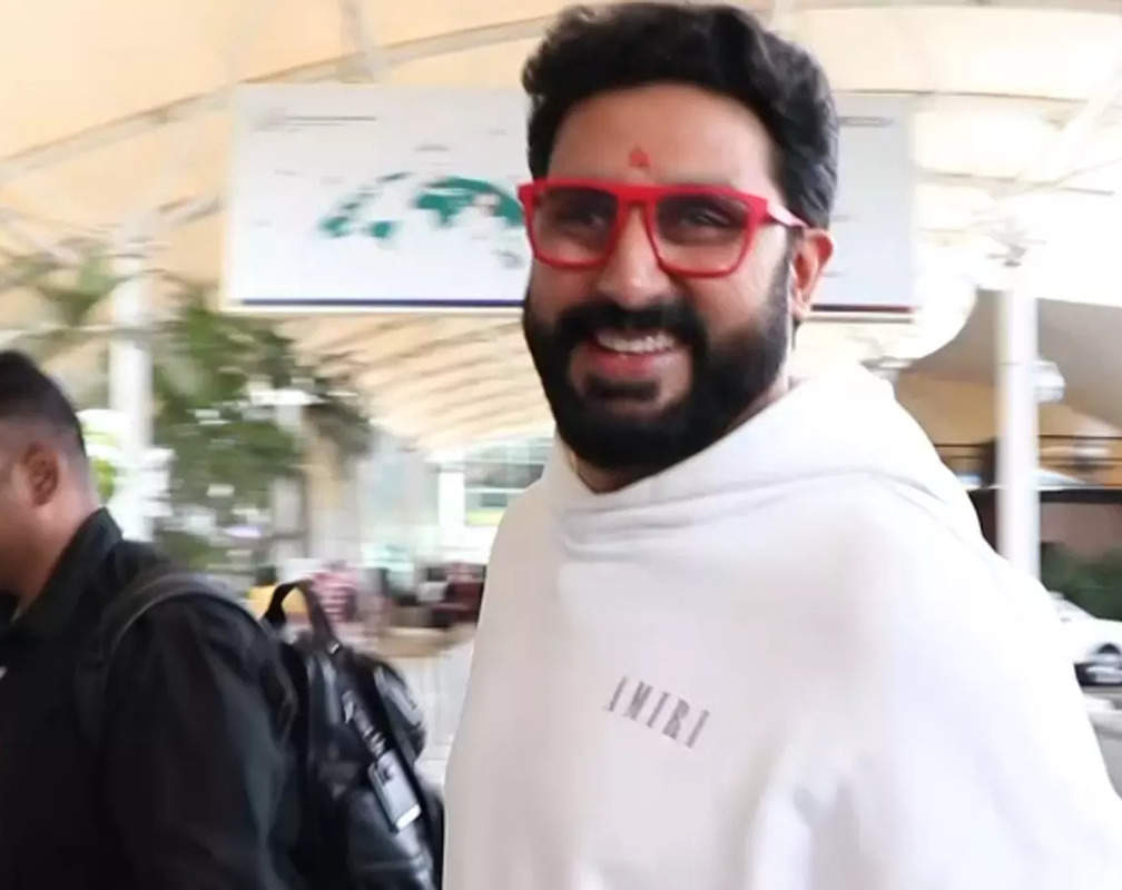 
'Abhi tak vadapav nahi khilaya'- Abhishek Bachchan candidly asks paparazzi in THIS video
