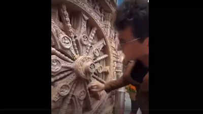 Replica of wheel of Konark Sun Temple unveiled at NY’s Times Square