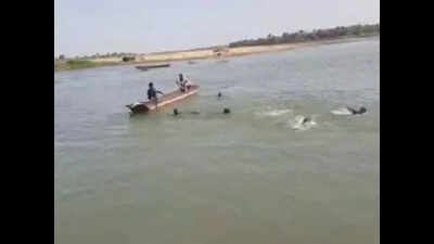 Daring rescue operation: SDRF saves 10 tourists from sinking boat in