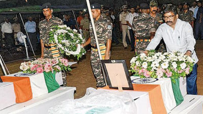 Cops cremated; CM & guv pay respects