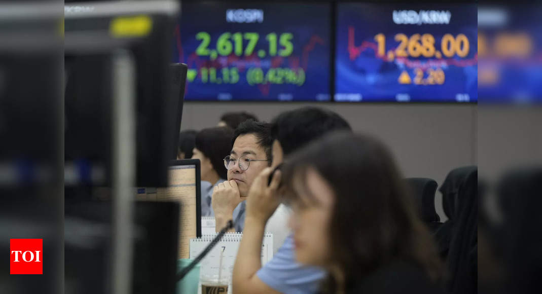 Foreign funds flee China stocks in record selling streak – Times of India