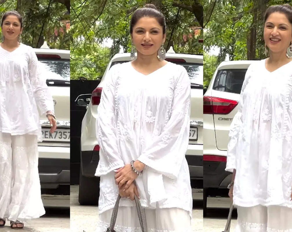 
Bhagyashree looks like a vision in white as she poses for paparazzi
