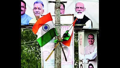 Flouting flag code: After I-Day, Tricolour found hanging improperly on vehicles