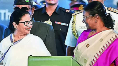 Prez launches ‘INS Vindhyagiri’ in Kolkata, stresses IOR security
