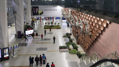 Customs at IGI seizes gold worth Rs 3.4 cr from 5 passengers