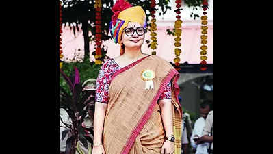 MP collector wears khadi sari from Melukote at Jhabua I-Day event