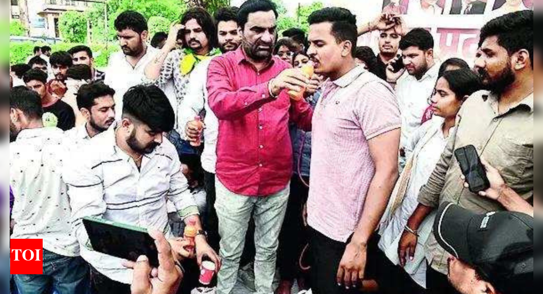 Virus: Raj Varsity Students End Their 6-day Hunger Strike | Jaipur News ...