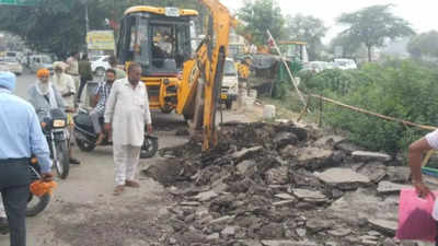 Farmers, traders stop demolition of old Saraswati drain bridge in Kurukshetra's Pehowa