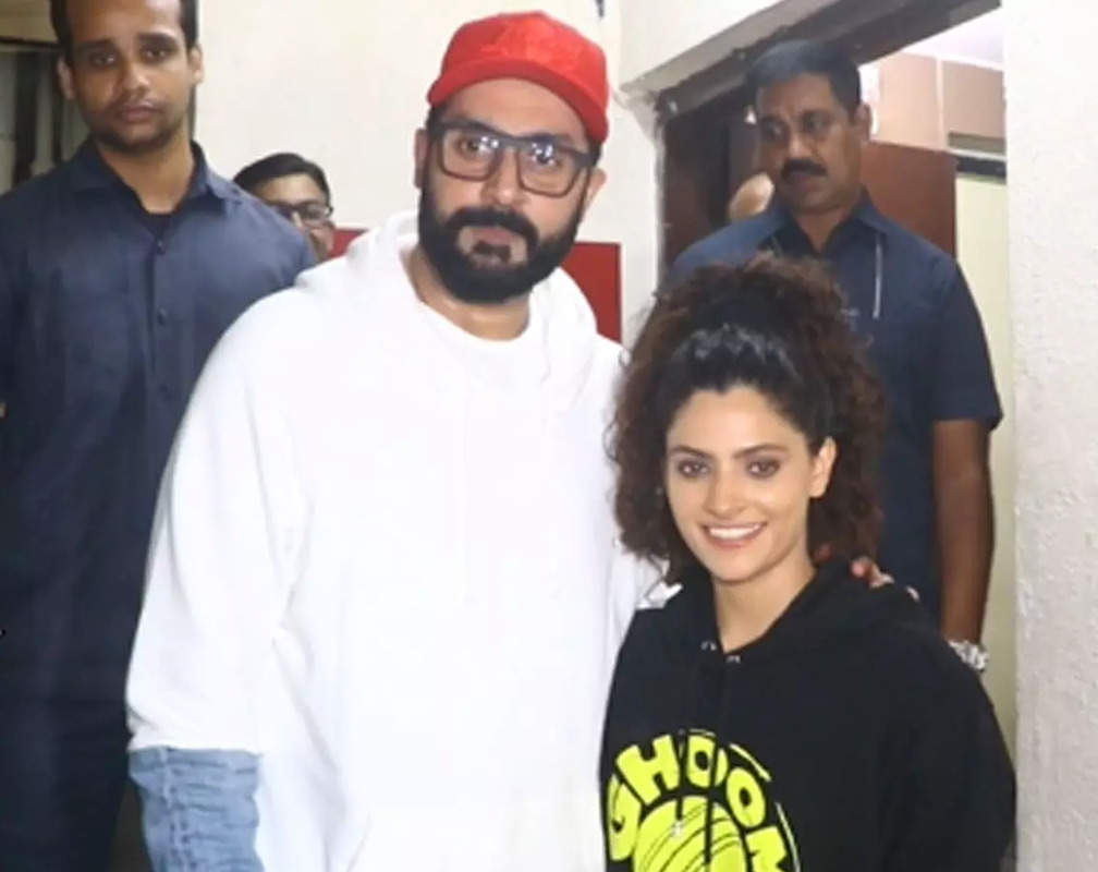 
‘Picture dekhna aap log’, says Abhishek Bachchan as he gets clicked with Saiyami Kher in Juhu
