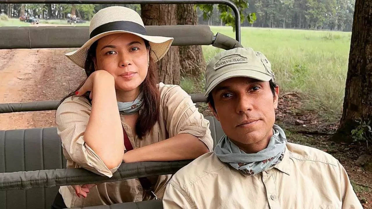 Lin Laishram wishes boyfriend Randeep Hooda on his 47th birthday | Hindi  Movie News - Times of India