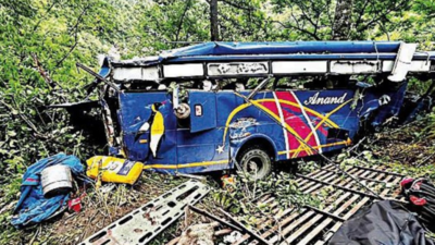 7 killed as bus with Gujarat pilgrims falls into gorge on Gangotri national highway