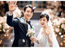 Herec „Touch Your Heart“ Shim Hyung Tak sdílí zasněné obrázky ze svatby