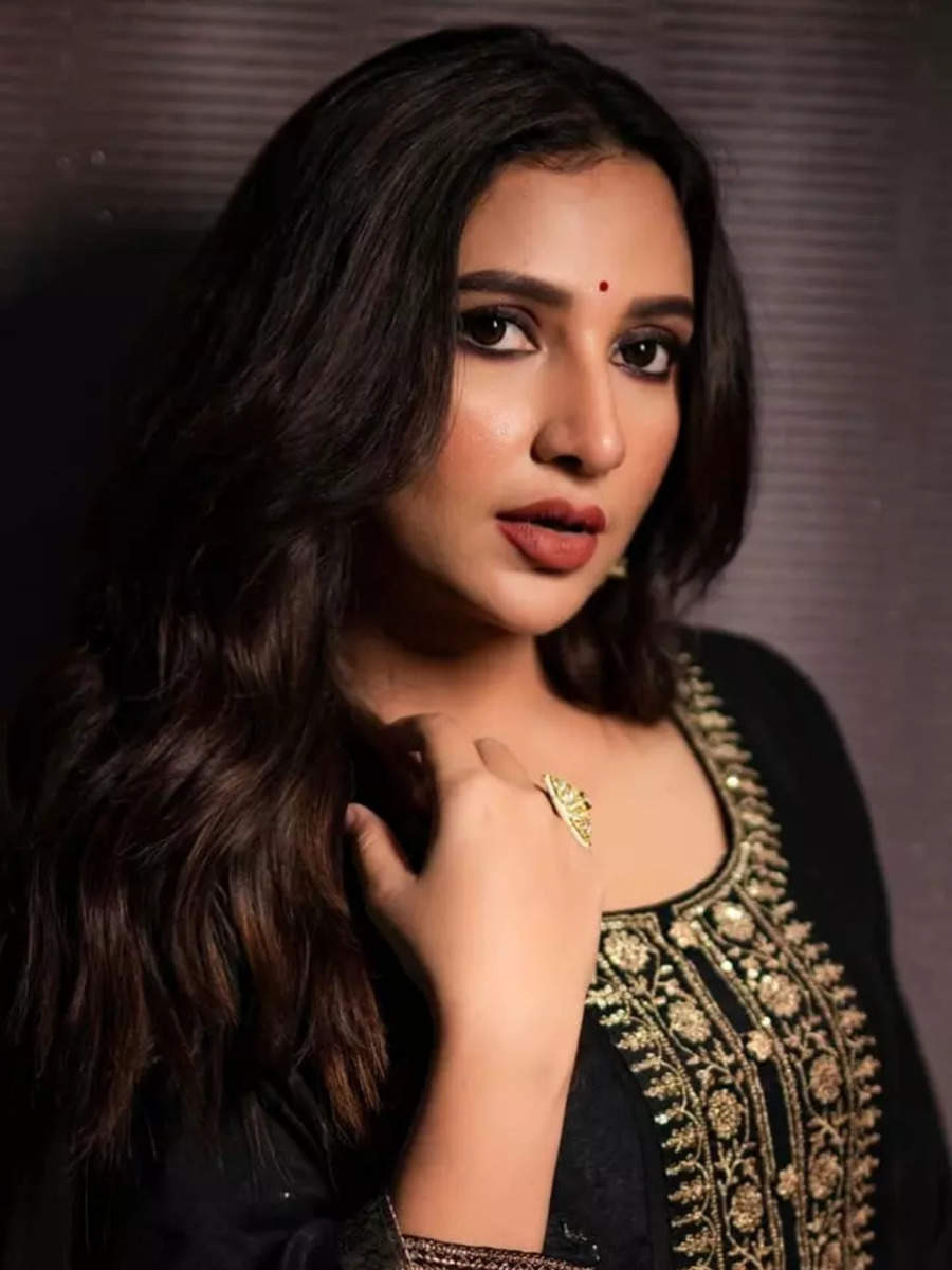 Bewitching Looks Of Subhashree Ganguly In Black | Times Of India