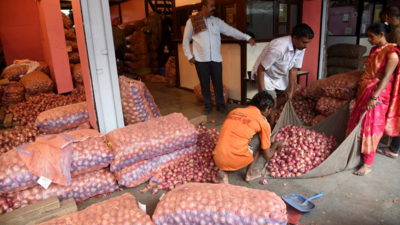 Vashi onion market to observe strike on August 24 over 40% export duty