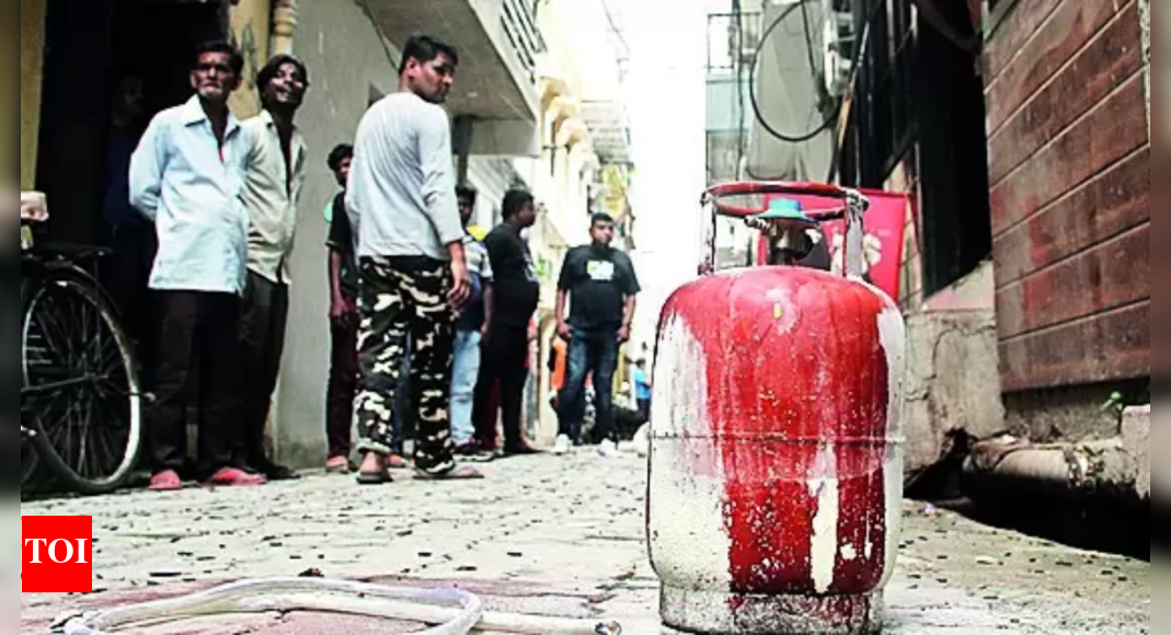 Gas Cylinder Close Shave For Girls As Mini Cooking Gas Cylinder