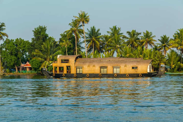 In pictures: Alleppey, the Venice of the East | Times of India Travel