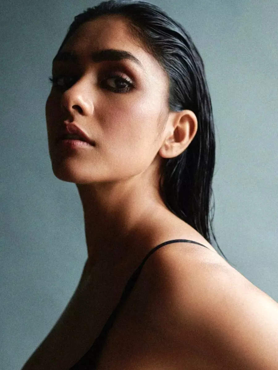 Mrunal Thakur Is A Timeless Beauty In Black Times Of India 6219