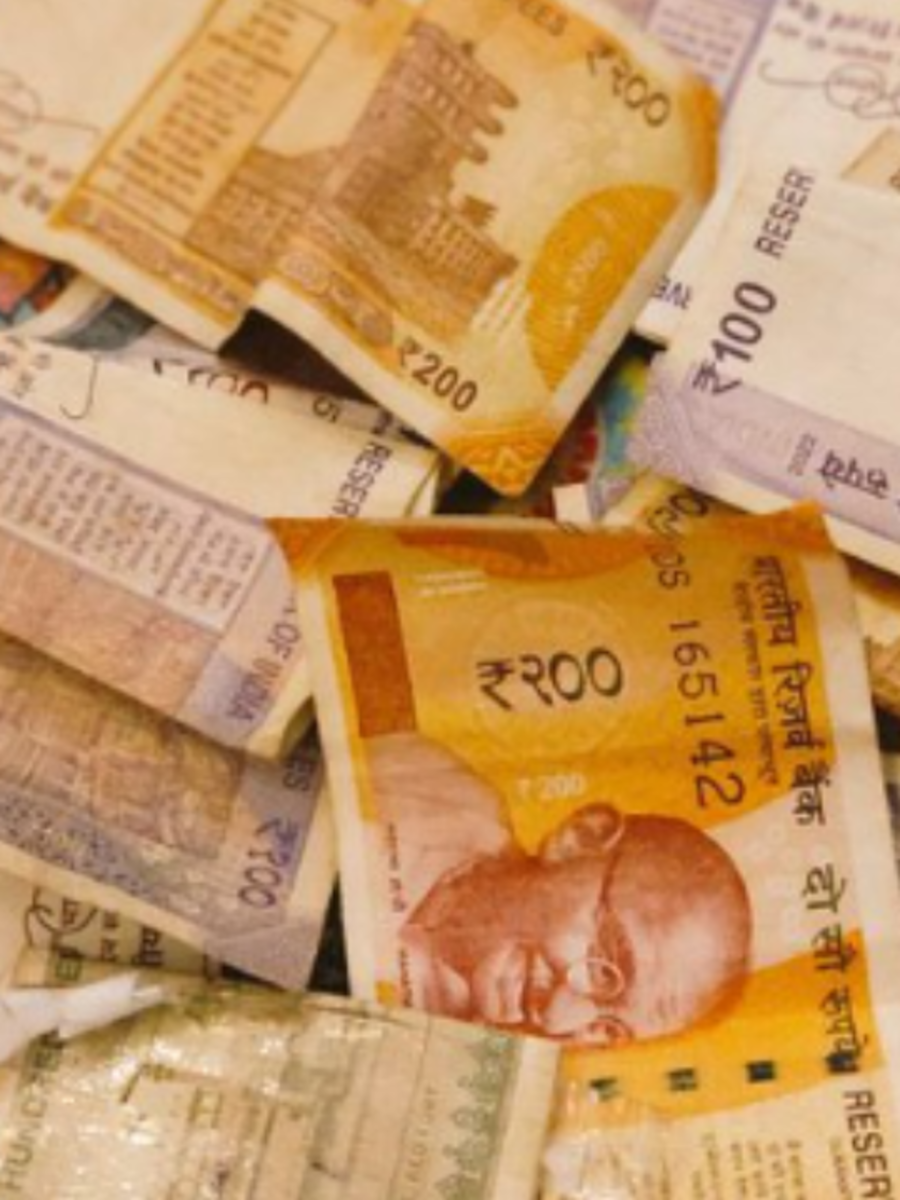 deveshi-has-a-total-of-rs-590-as-currency-notes-in-the-denominations-of