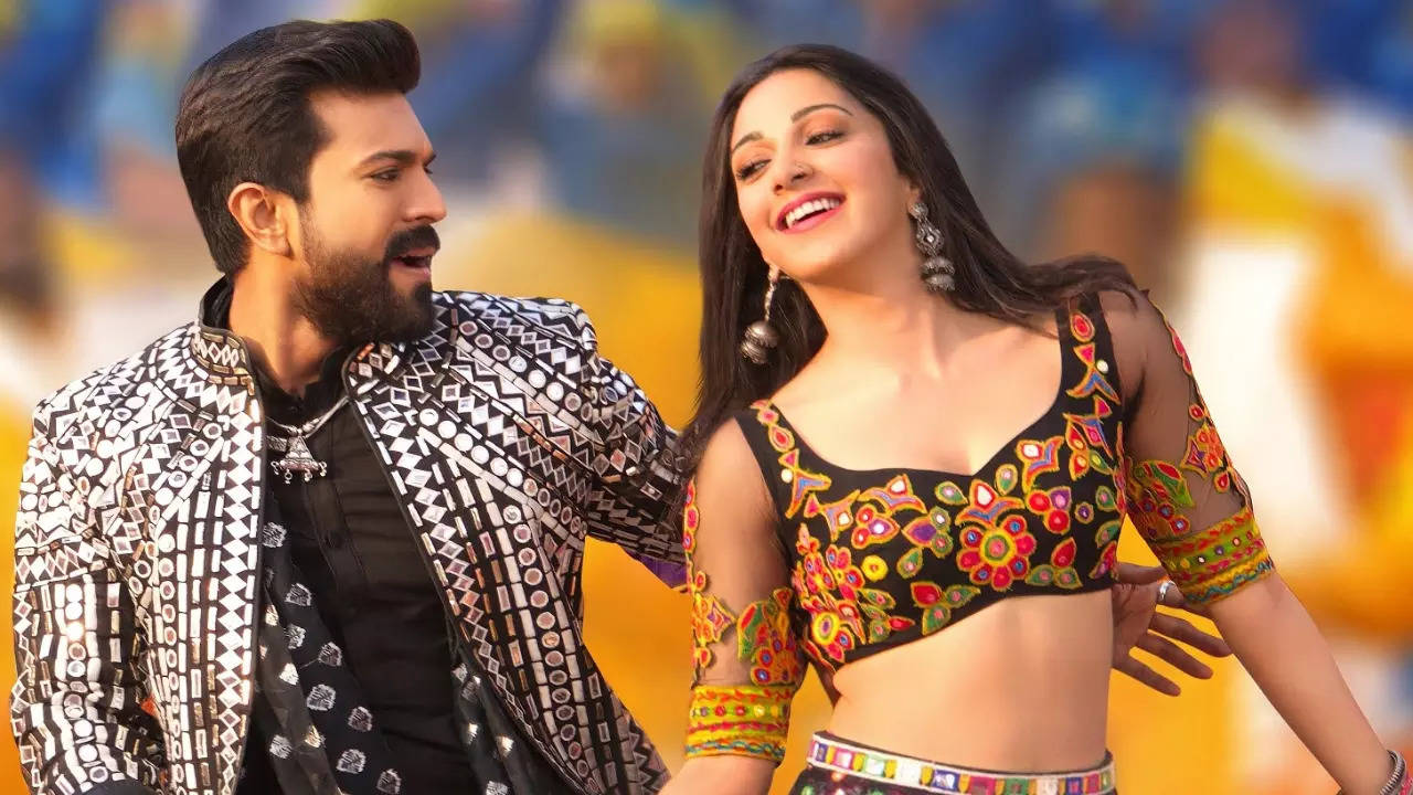 Game Changer: Ram Charan and Kiara Advani's sizzling song shoot leaked  online | Telugu Movie News - Times of India