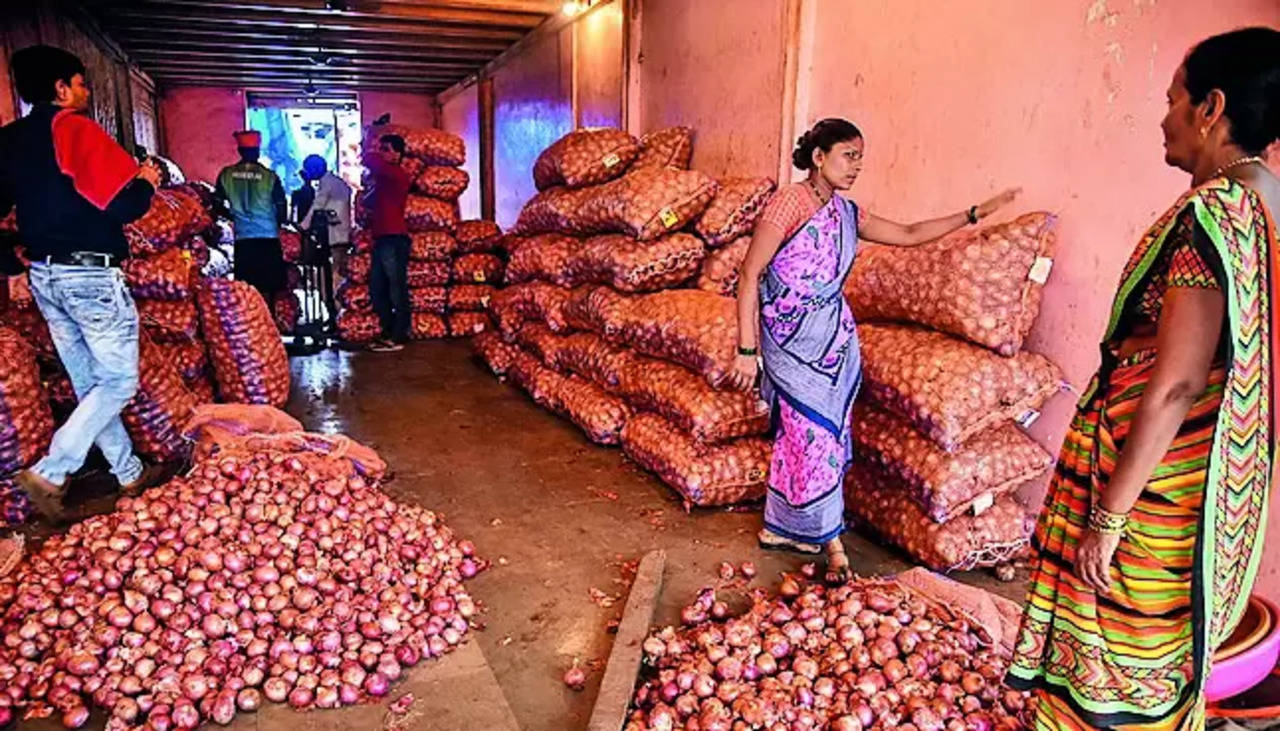 Onion Price In India: Piyush Goyal: Offering 'highest ever price' of Rs  2,410/quintal onion | India News - Times of India
