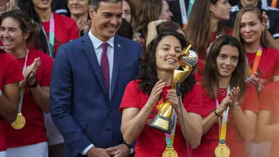 Spain's acting prime minister criticizes federation head for kissing player from World Cup champs