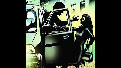 3 women in car harassed by stalkers in Chunabhatti