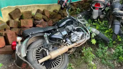 Mumbai: Woman dies after dupatta gets stuck in bike's wheel