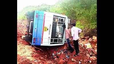 27 injured after tourist van falls on its side