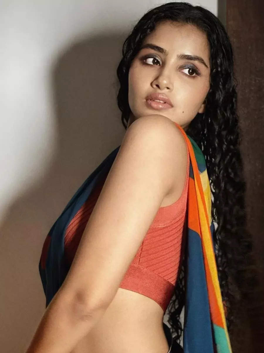 Anupama parameswaran: బ్లాక్‌ శారీలో తళుక్కుమన్న అనుపమ.. సోషల్‌ మీడియాను  షేక్‌ చేస్తోన్న ఫొటోలు. - Telugu News | Actress Anupama parameswaran shares  her latest saree photos in social media ...