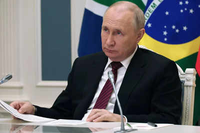 Vladimir Putin denounces sanctions on Russia during his speech for a South Africa economic summit