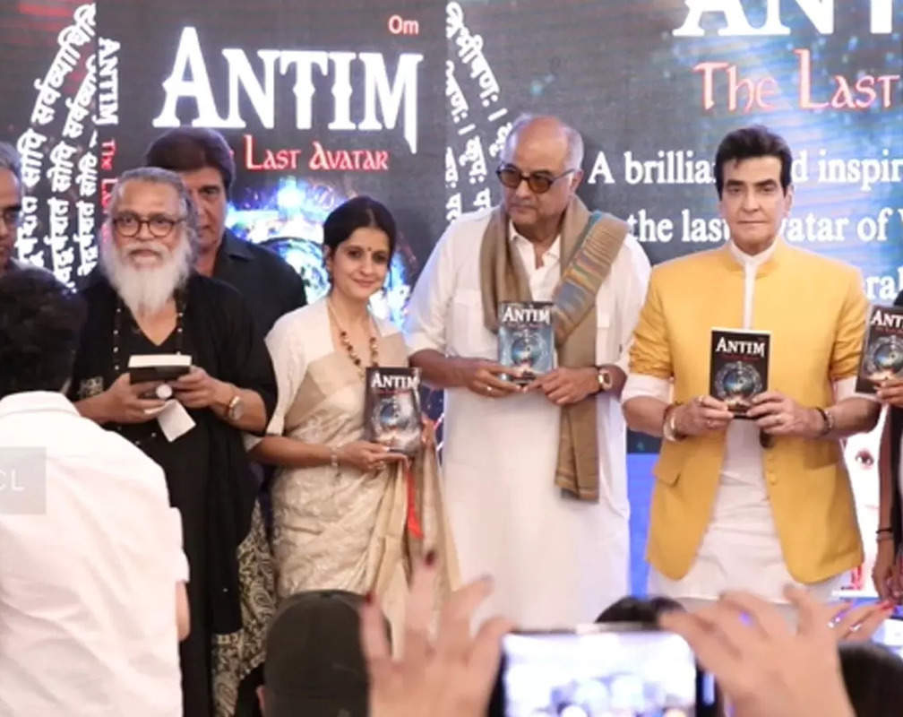 
From Jeetendra to Raj Babbar, celebs grace a book launch even in Mumbai
