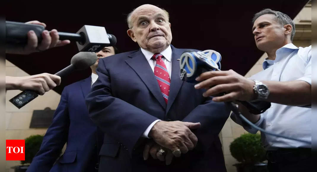 Rudy Giuliani: Former Trump Lawyer Giuliani Surrenders In Georgia ...