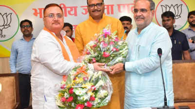 Former Madhuban MLA Umesh Pandey joins BJP ahead of Ghosi bypolls