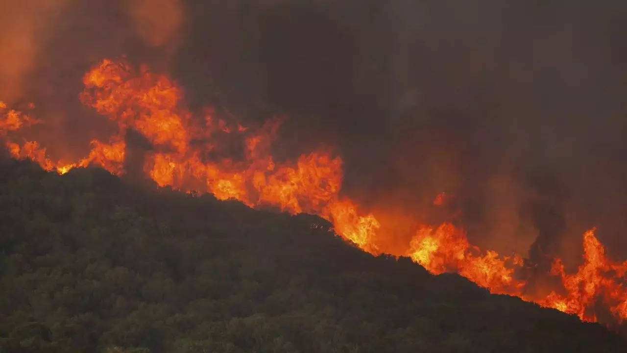 Photos: Northern California wild fire rages, burning 60,000 acres