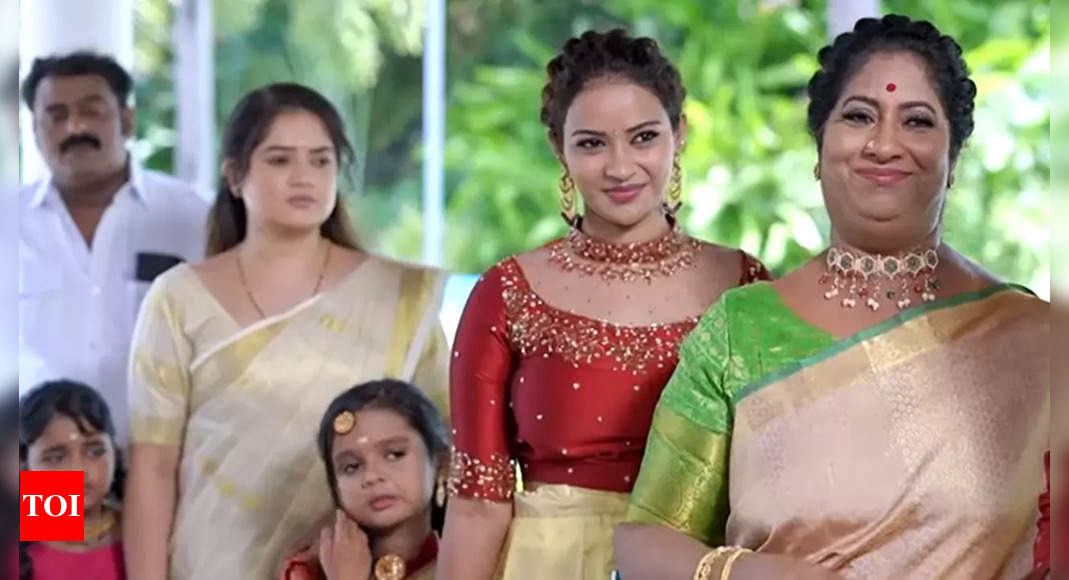 Manimuthu: Jayamohini insults Radhika and Manikutty, Kavya saves them ...